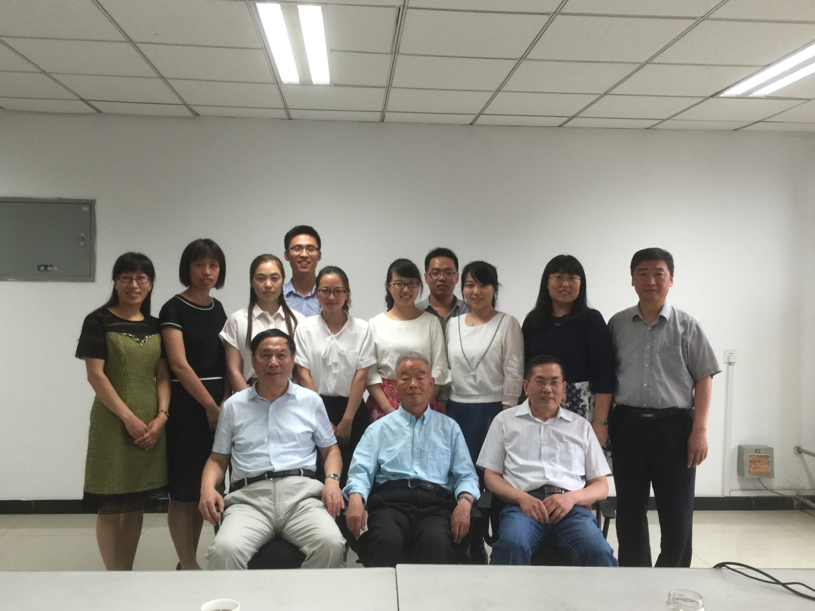 计算量子化学科研团队合影.JPG